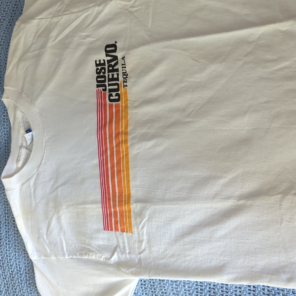 JOSE CUERVO TEQUILA EARLY 80s SPELLOUT GRADIENT LOGO DRINKING TSHIRT LARGE